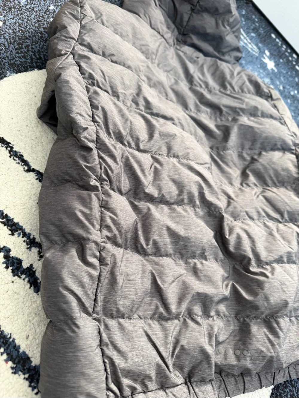 Uniqlo Men's Hooded Puffer Jacket in Gray